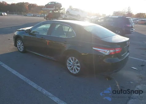 2018 Toyota Camry Le из США, поврежденный, VIN 4T1B11HK1JU621139